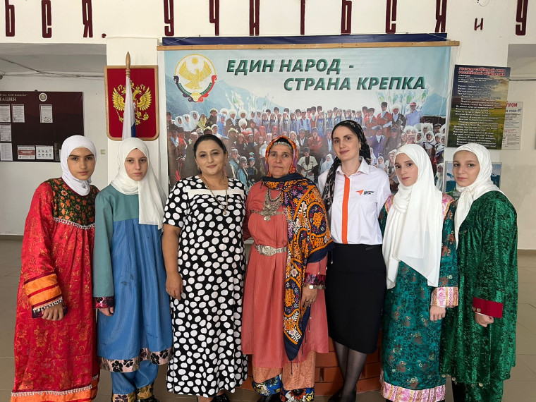 «Вместе дружная семья» ДЕНЬ ЕДИНСТВА НАРОДОВ ДАГЕСТАНА.